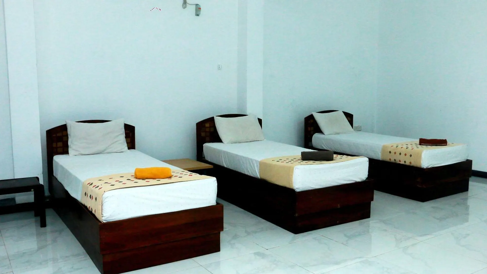 Sea Shine Beach Hotel Uswetakeiyawa